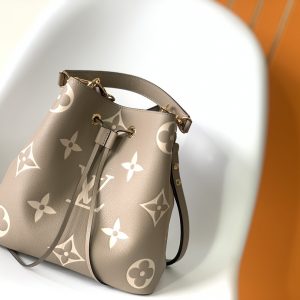 p650 This medium-sized NéoNoé bucket bag features LV monogram letters and floral motifs first dyed then embossed onto the leather, creating a striking visual effect. An interior pocket securely holds valuables, while the adjustable strap allows for shoulder or crossbody carry.Detailed Features 26.0 x 26.0 x 17.5 cm (L x H x W) Embossed grained calf leather Grained calf leather trim Microfiber lining Metal hardware Central zippered pocket Compartment Metal eyelets Shoulder strap: Removable, adjustable Strap half-length: 31.0 cm Adjustable to: 54.0 cm Handle: Single handle